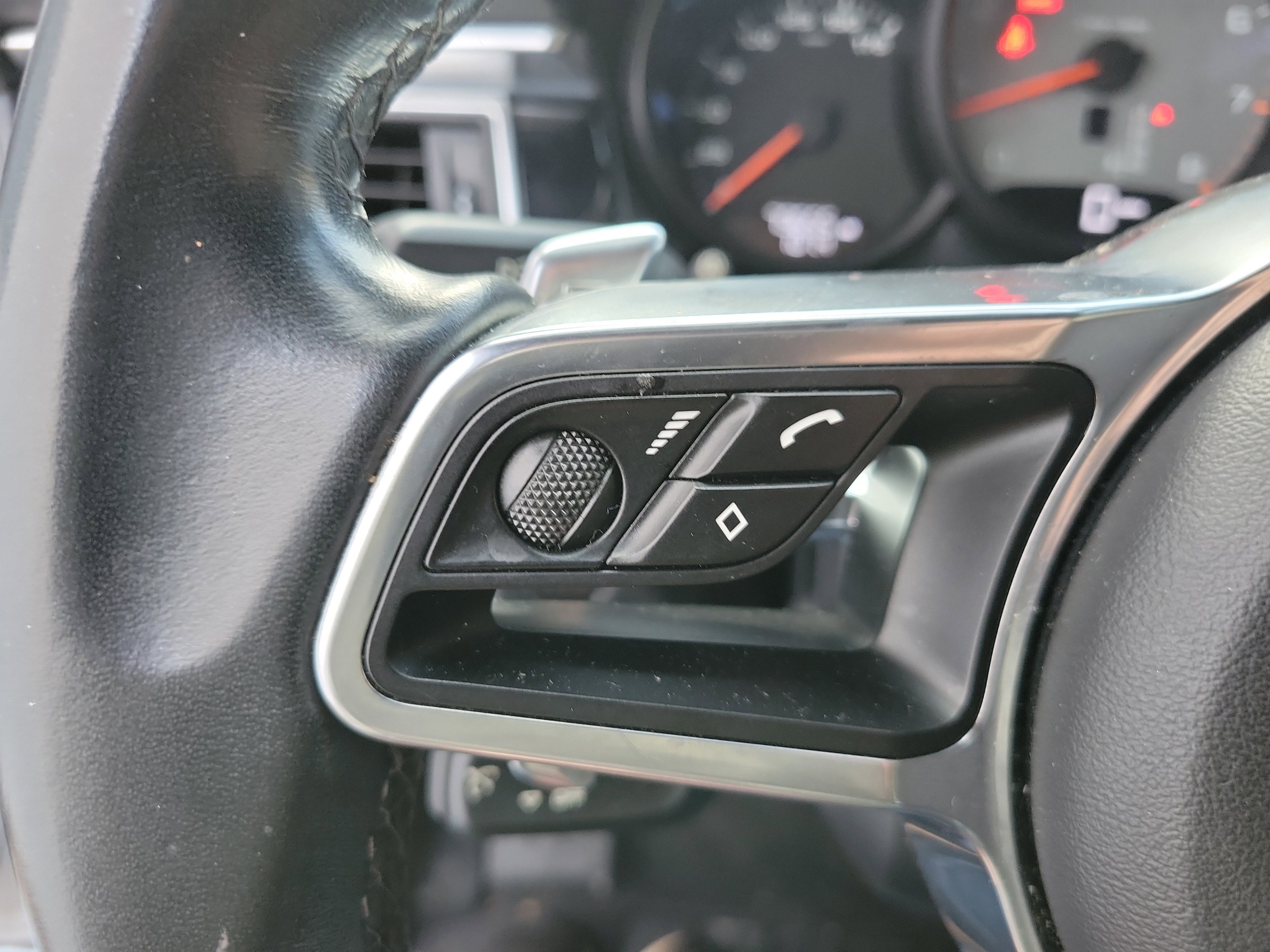 Used 2016 Porsche Macan S image 22