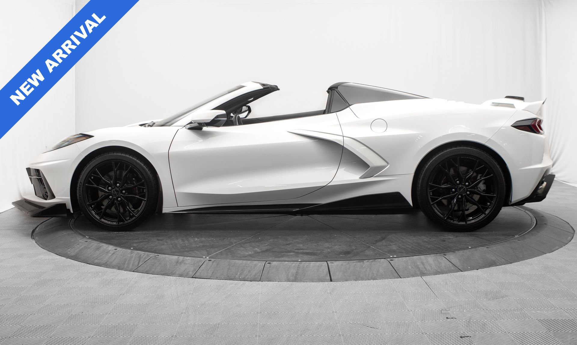 Used 2023 Chevrolet Corvette Stingray Preferred Conv w/ Z51 Performance Package RWD image 6