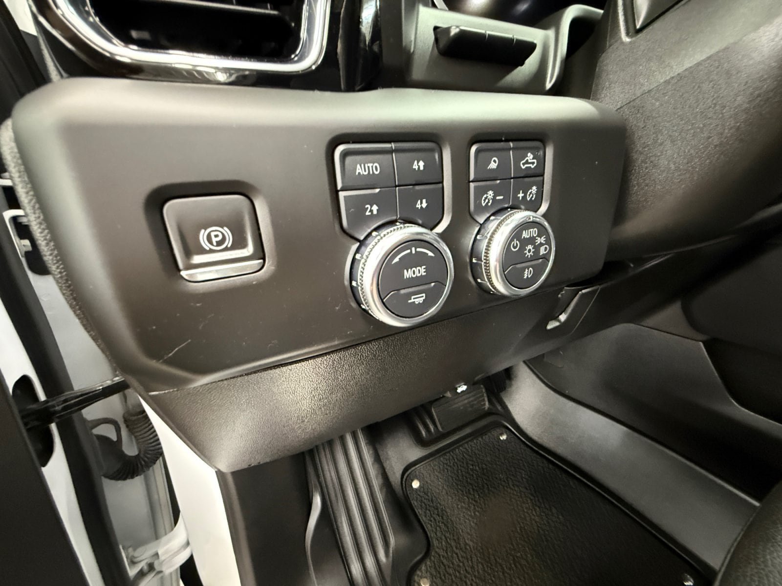 Used 2024 GMC Sierra 2500 Denali w/ Denali Reserve Package AWD/4WD image 27