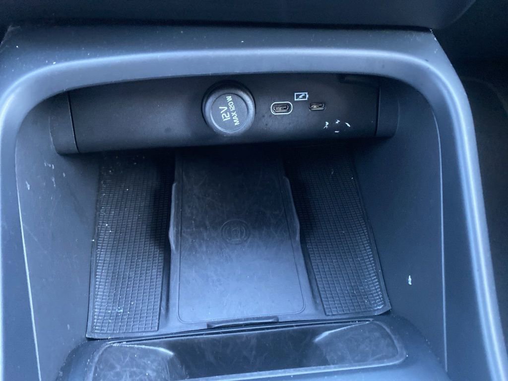 Used 2024 Volvo XC40 B5 Core image 28