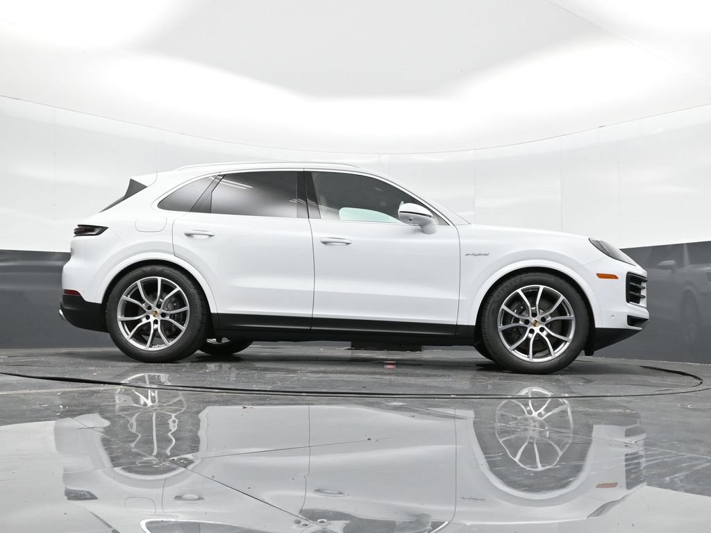 Certified 2025 Porsche Cayenne E-Hybrid AWD/4WD image 39