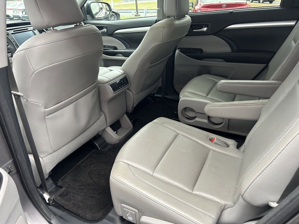 Used 2016 Toyota Highlander XLE image 10