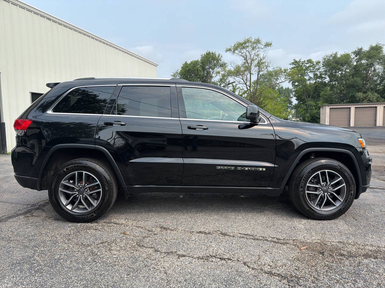 Used 2019 Jeep Grand Cherokee Laredo AWD/4WD image 7