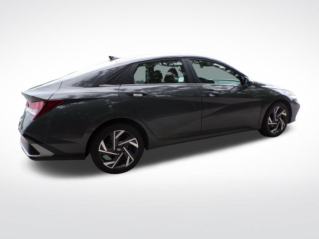 Certified 2025 Hyundai Elantra SEL FWD image 8