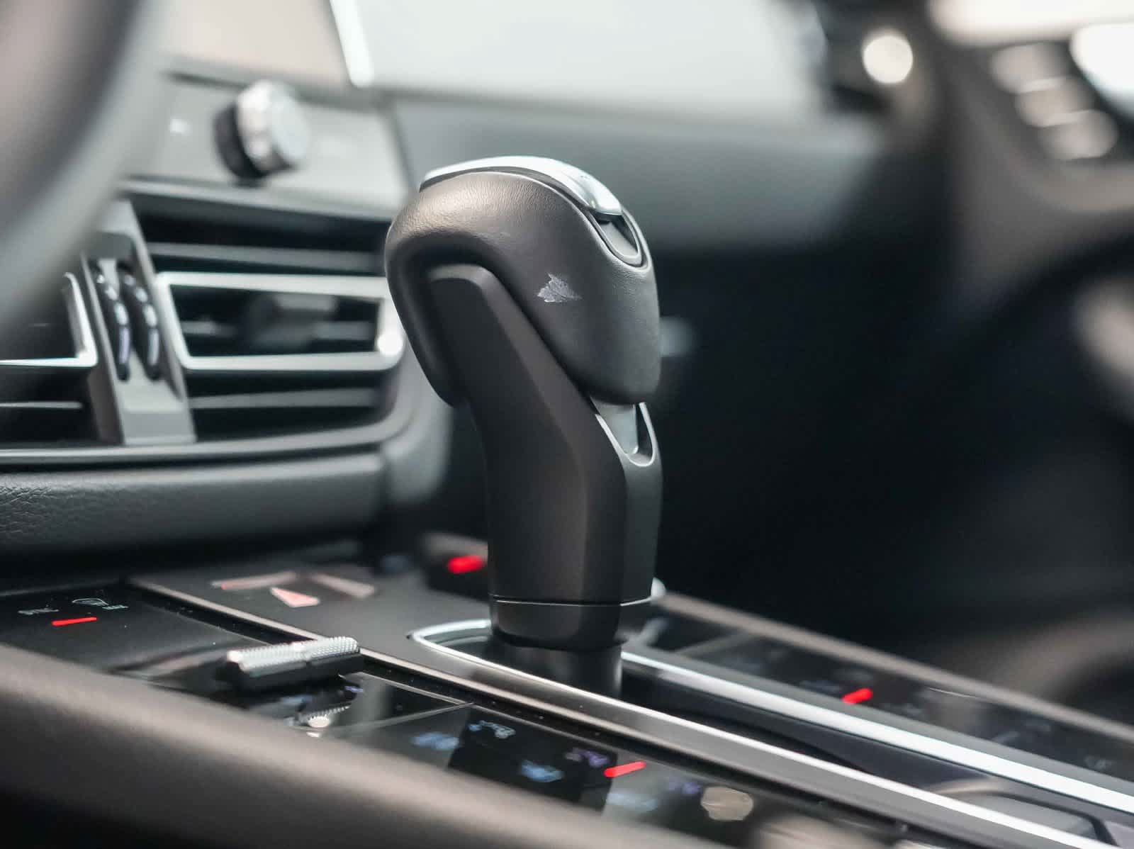 Certified 2026 Porsche Macan AWD/4WD image 24