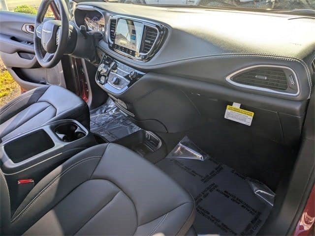 New 2026 Chrysler Pacifica Select FWD image 22