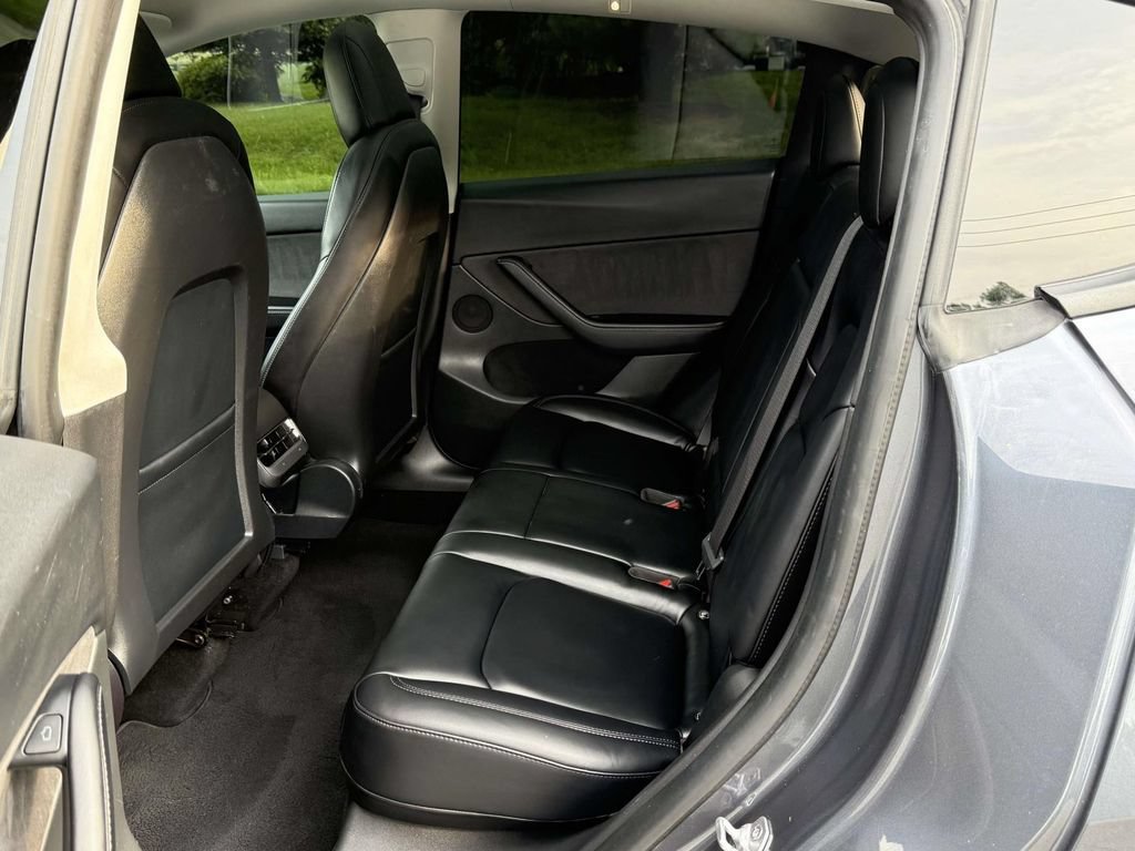 Used 2022 Tesla Model Y Performance AWD/4WD image 16