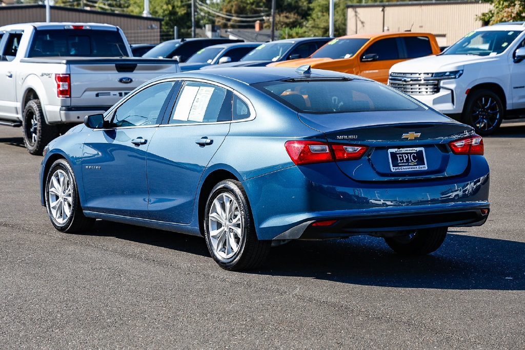 Used 2025 Chevrolet Malibu LT FWD image 2