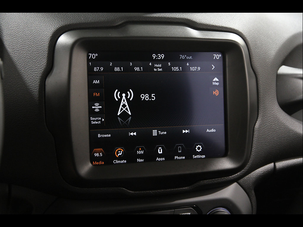 Used 2023 Jeep Renegade Latitude AWD/4WD image 10