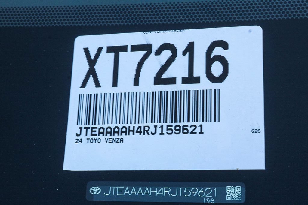 Used 2024 Toyota Venza XLE AWD/4WD image 27