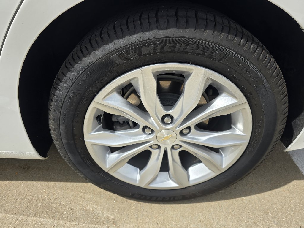 Used 2022 Chevrolet Malibu LT FWD image 29