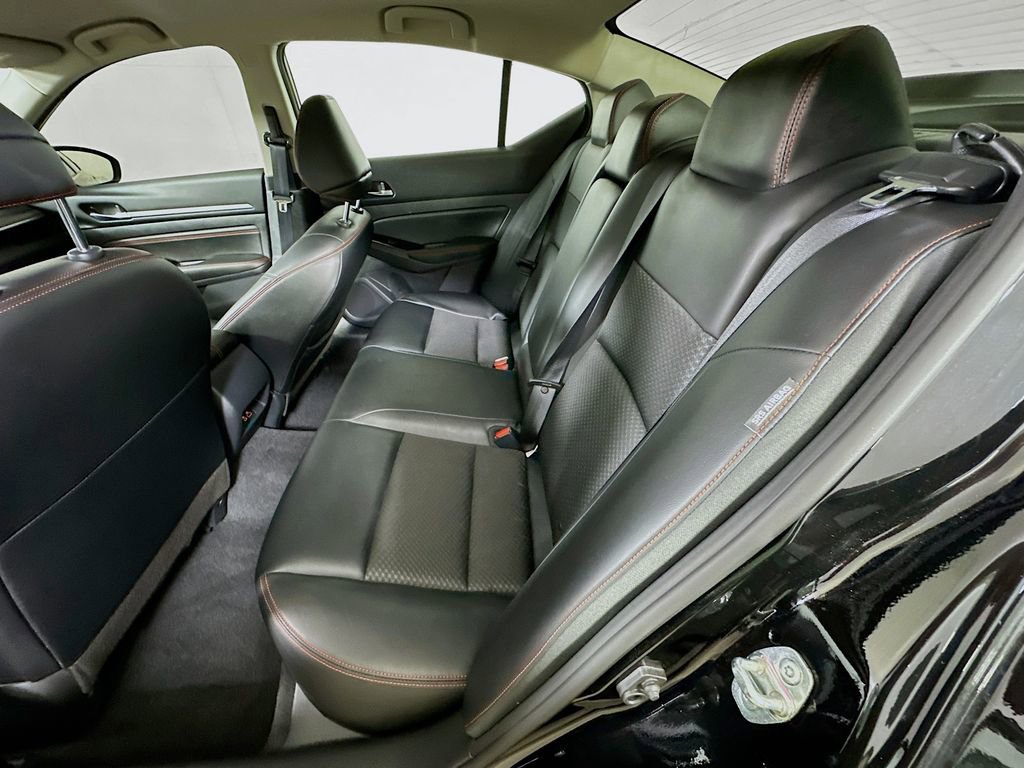 Used 2023 Nissan Altima 2.5 SR image 14