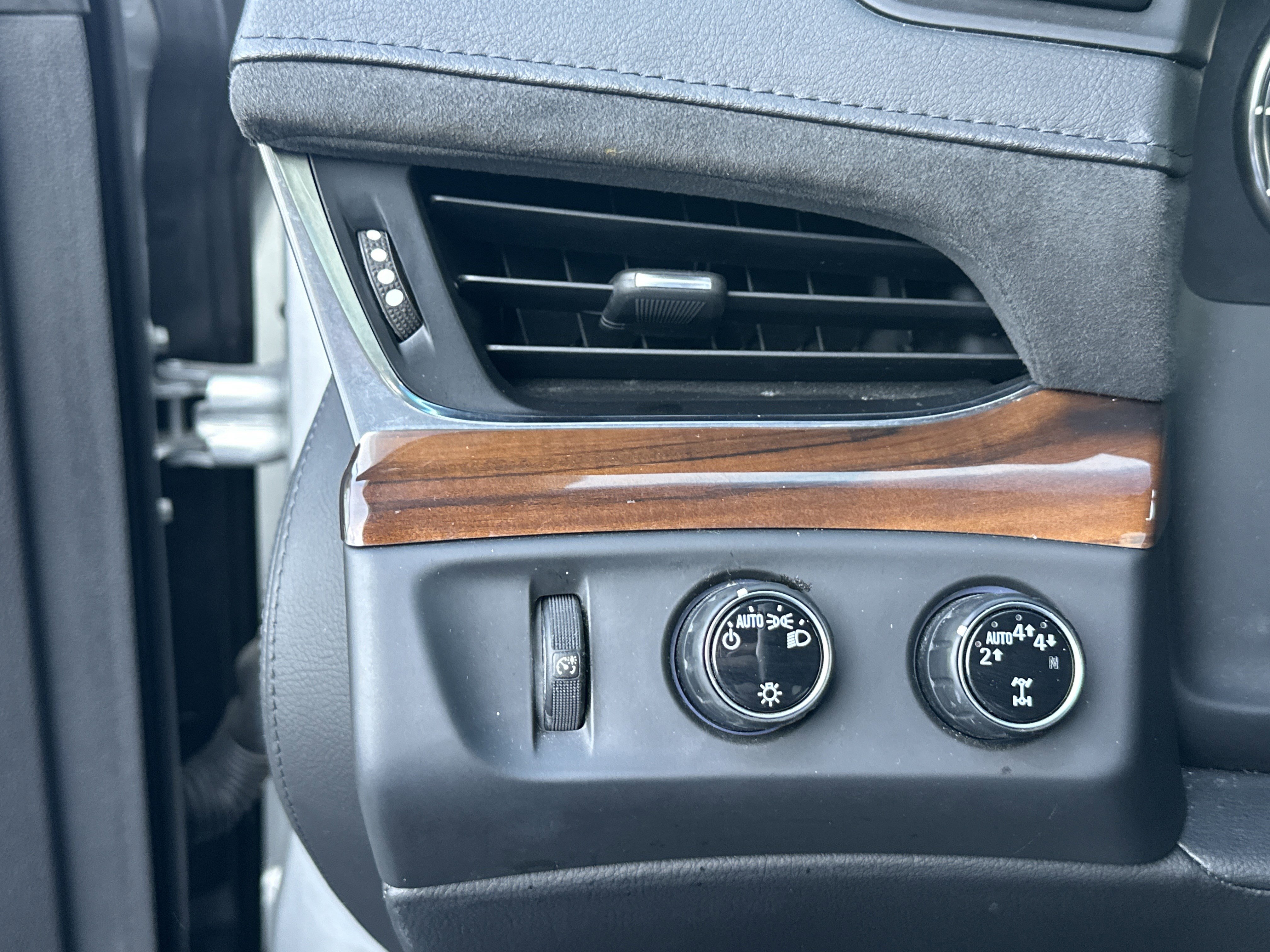 Used 2017 Cadillac Escalade Luxury image 26