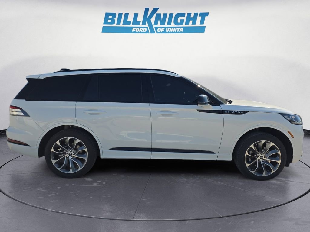 Used 2025 Lincoln Aviator AWD w/ Jet Appearance Package image 6