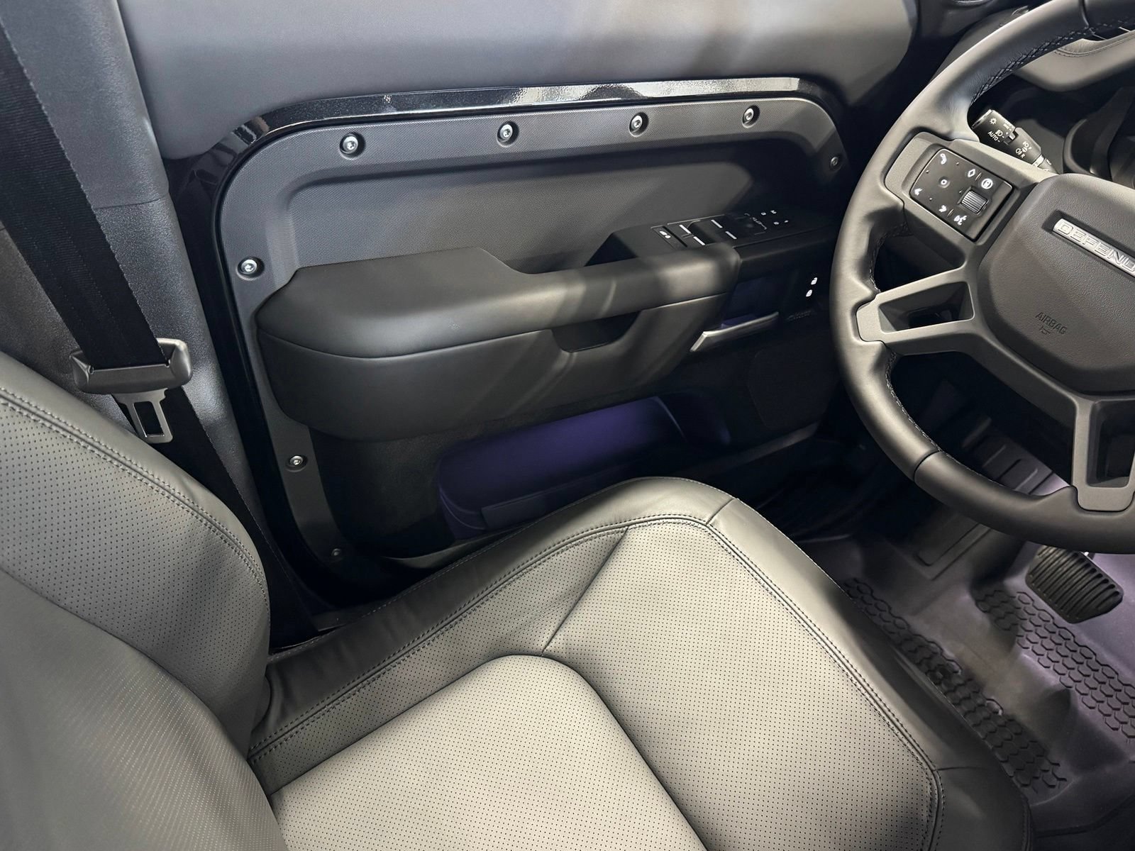 New 2026 Land Rover Defender 110 X-Dynamic SE AWD/4WD image 38