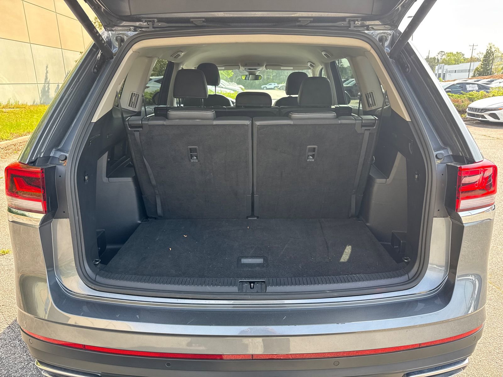 Used 2025 Volkswagen Atlas SE FWD image 18