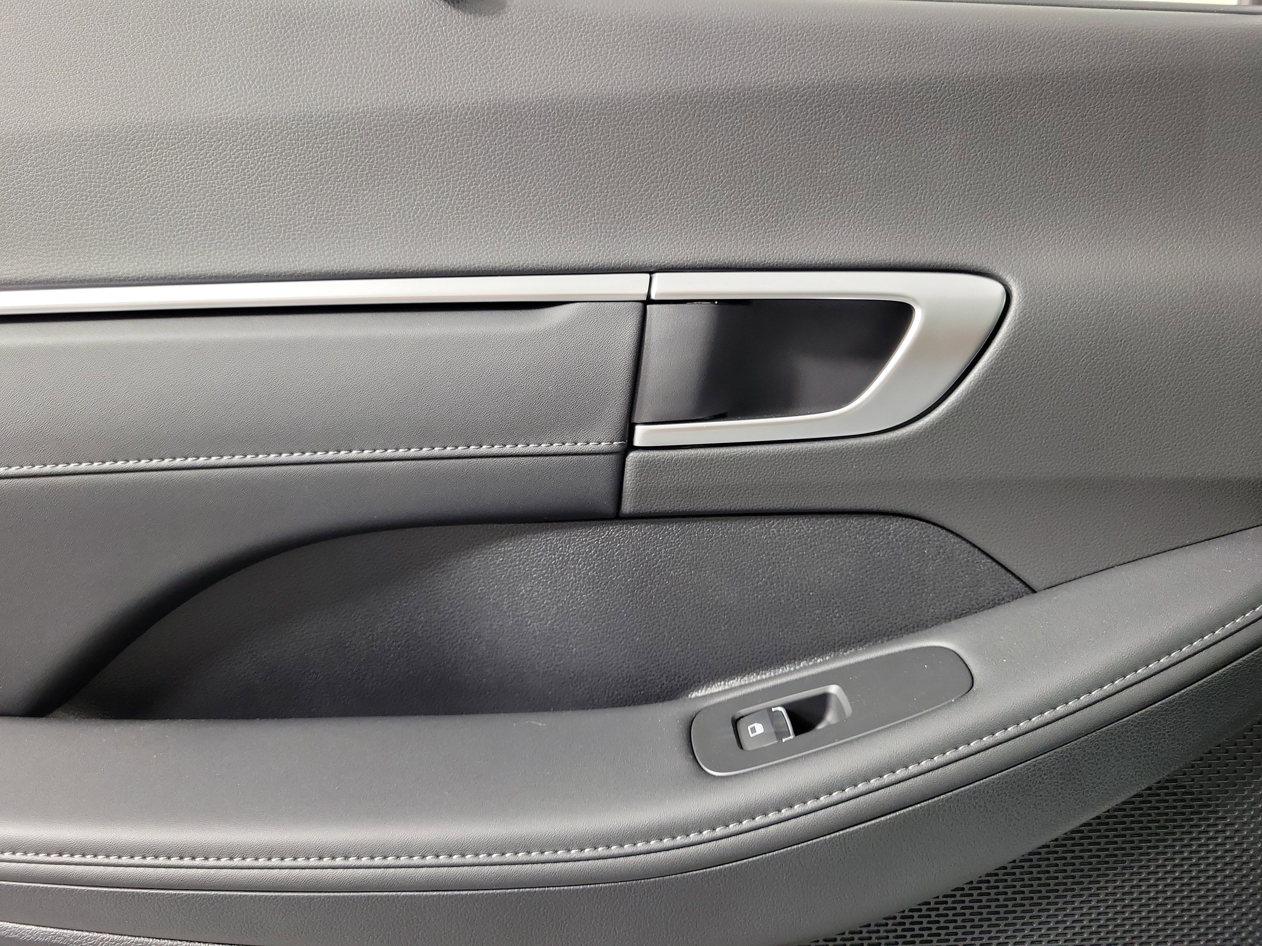 New 2025 Hyundai Sonata Limited image 30