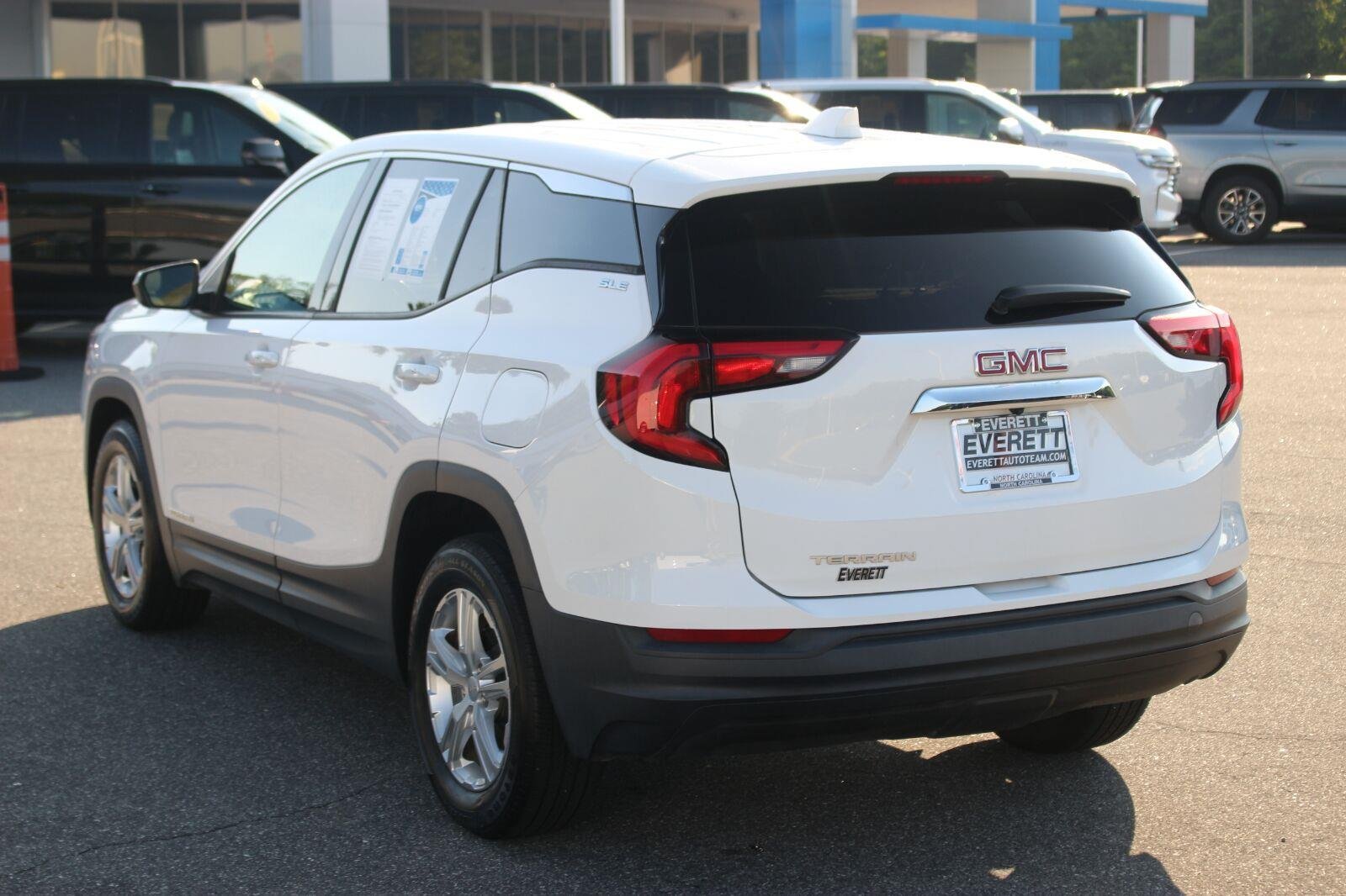 Used 2020 GMC Terrain SLE FWD image 4