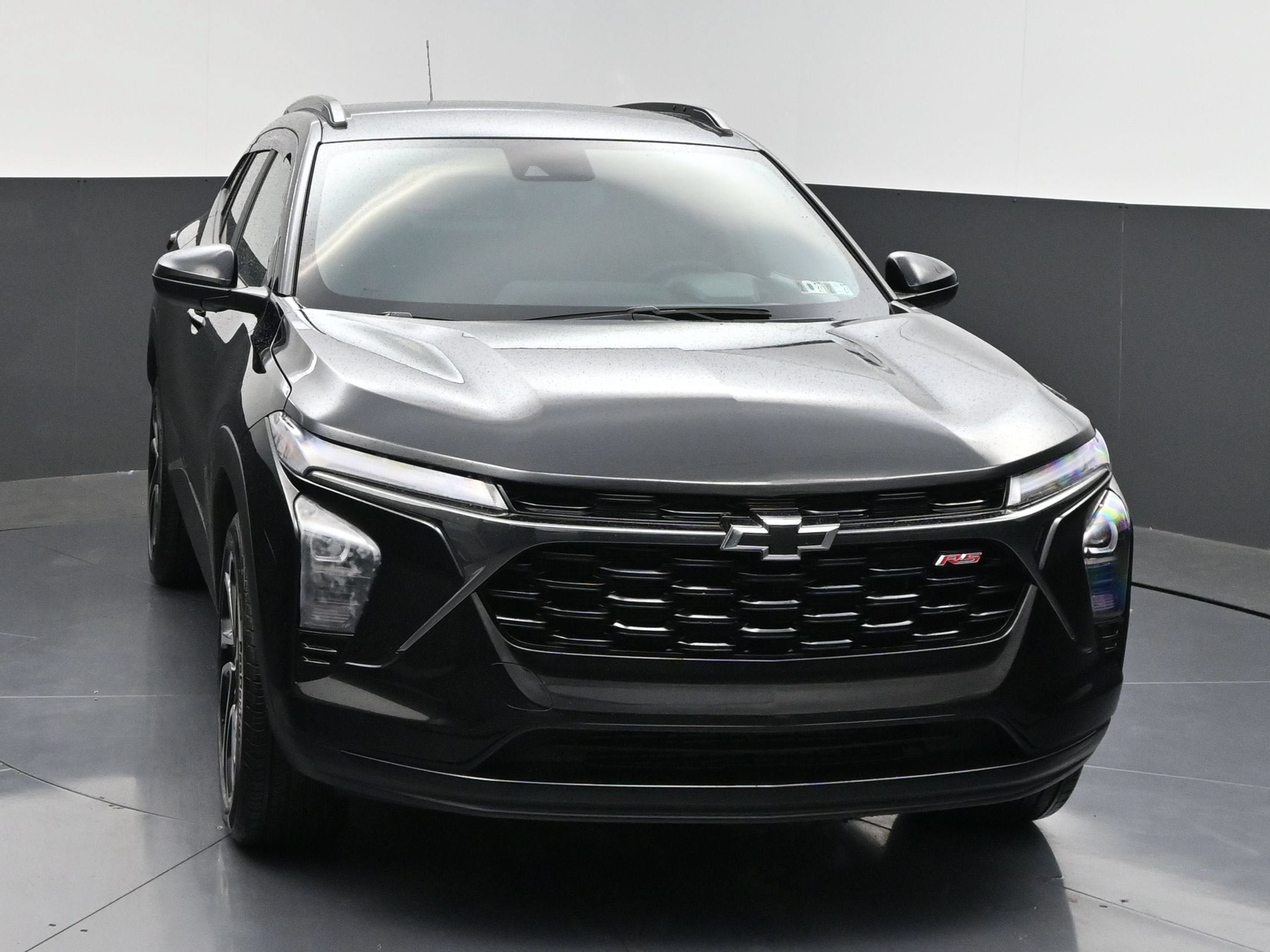Used 2024 Chevrolet Trax RS w/ Driver Confidence Package FWD image 2