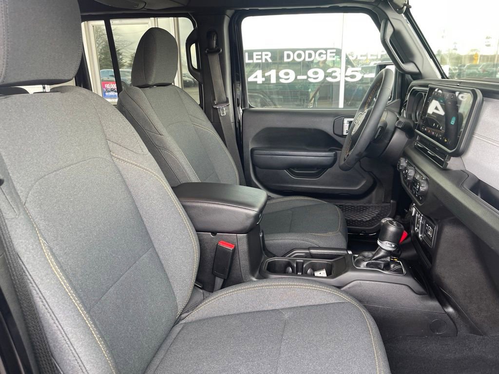 Used 2024 Jeep Wrangler Unlimited w/ Convenience Group image 11
