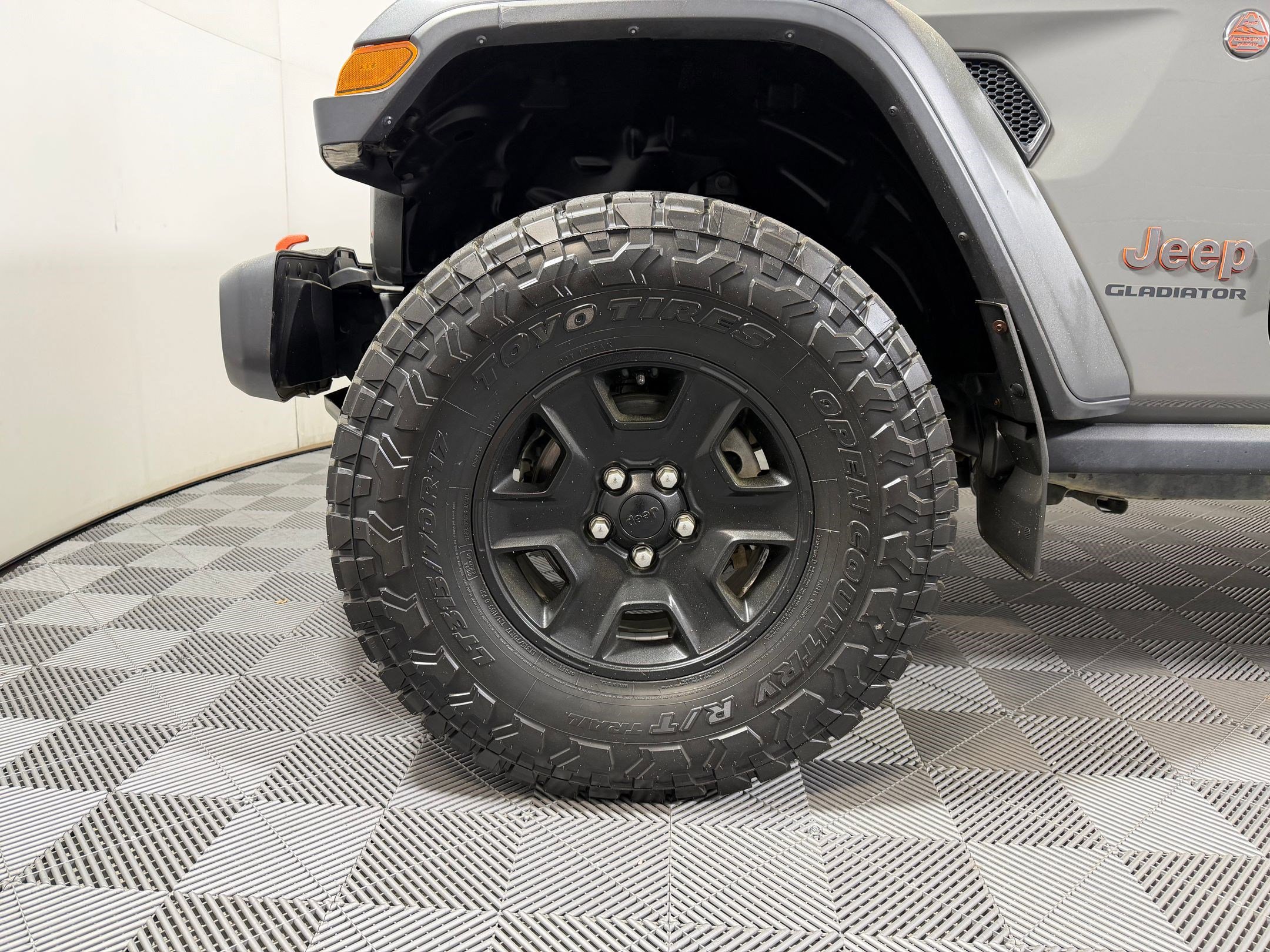 Used 2020 Jeep Gladiator Mojave AWD/4WD image 9