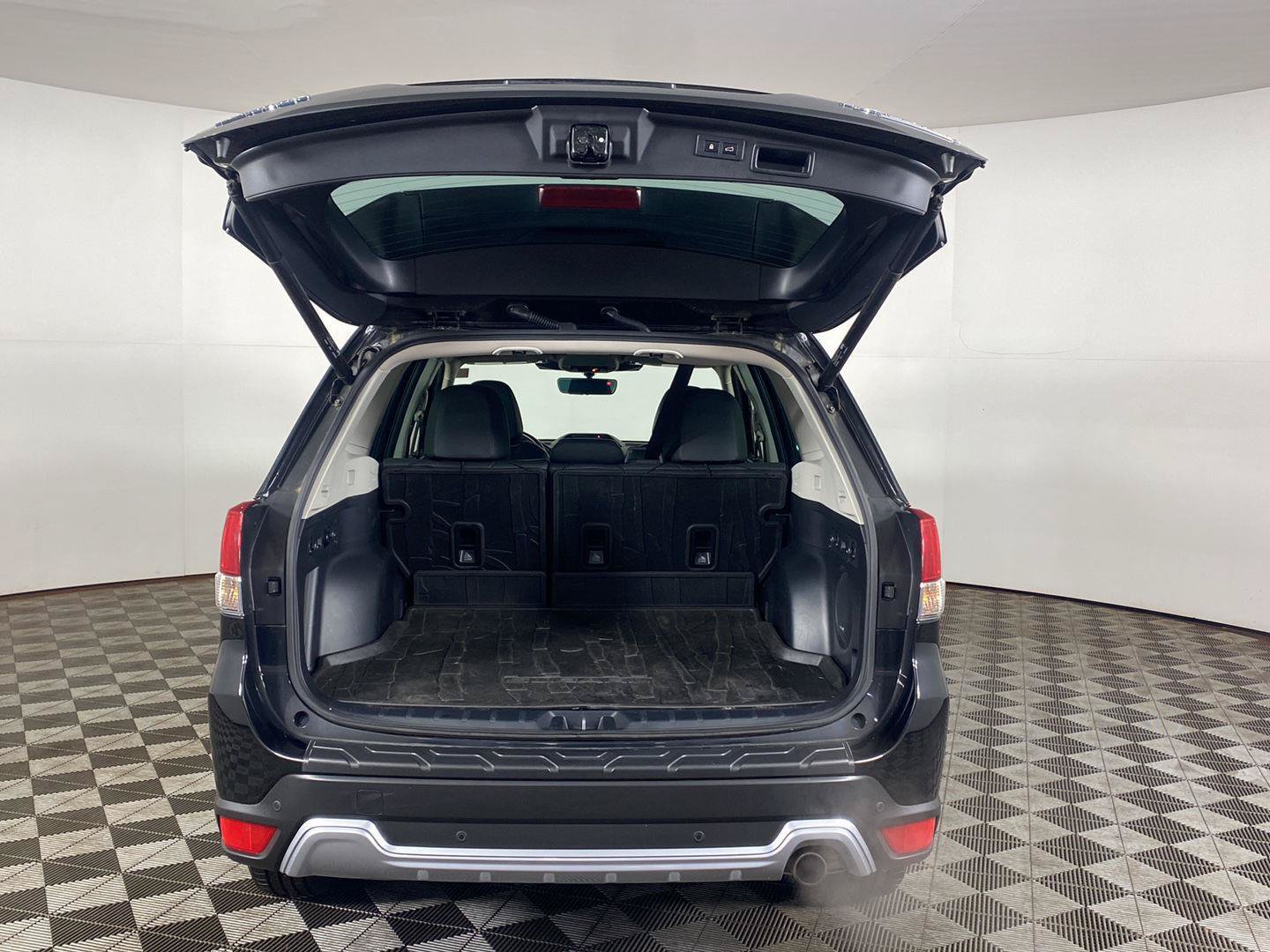 Used 2023 Subaru Forester Touring AWD/4WD image 7