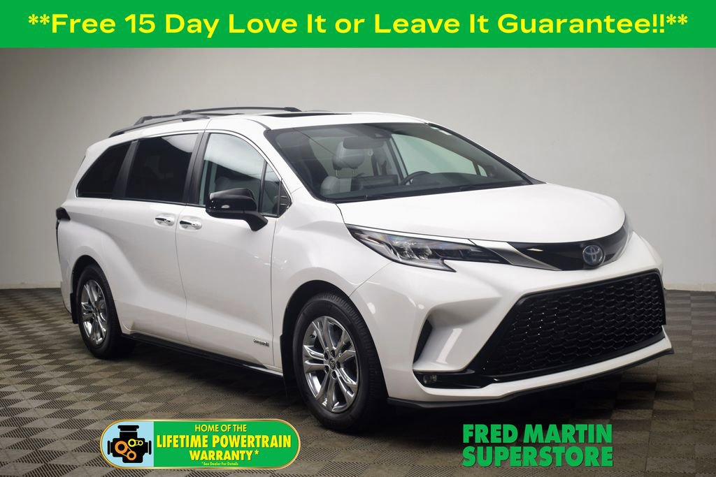 Used 2021 Toyota Sienna XSE w/ XSE Plus Package image 1