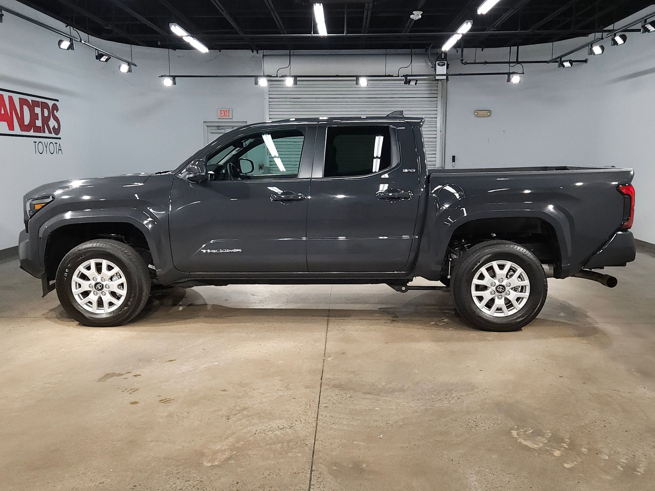 Certified 2025 Toyota Tacoma SR5 image 4