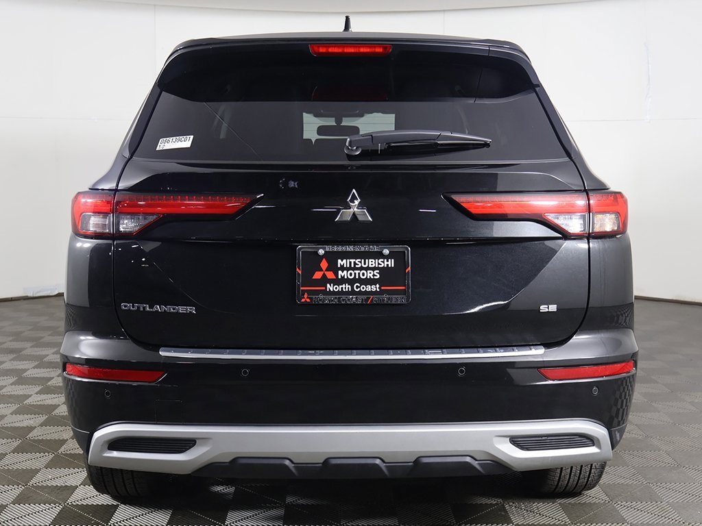 Used 2024 Mitsubishi Outlander SE image 13
