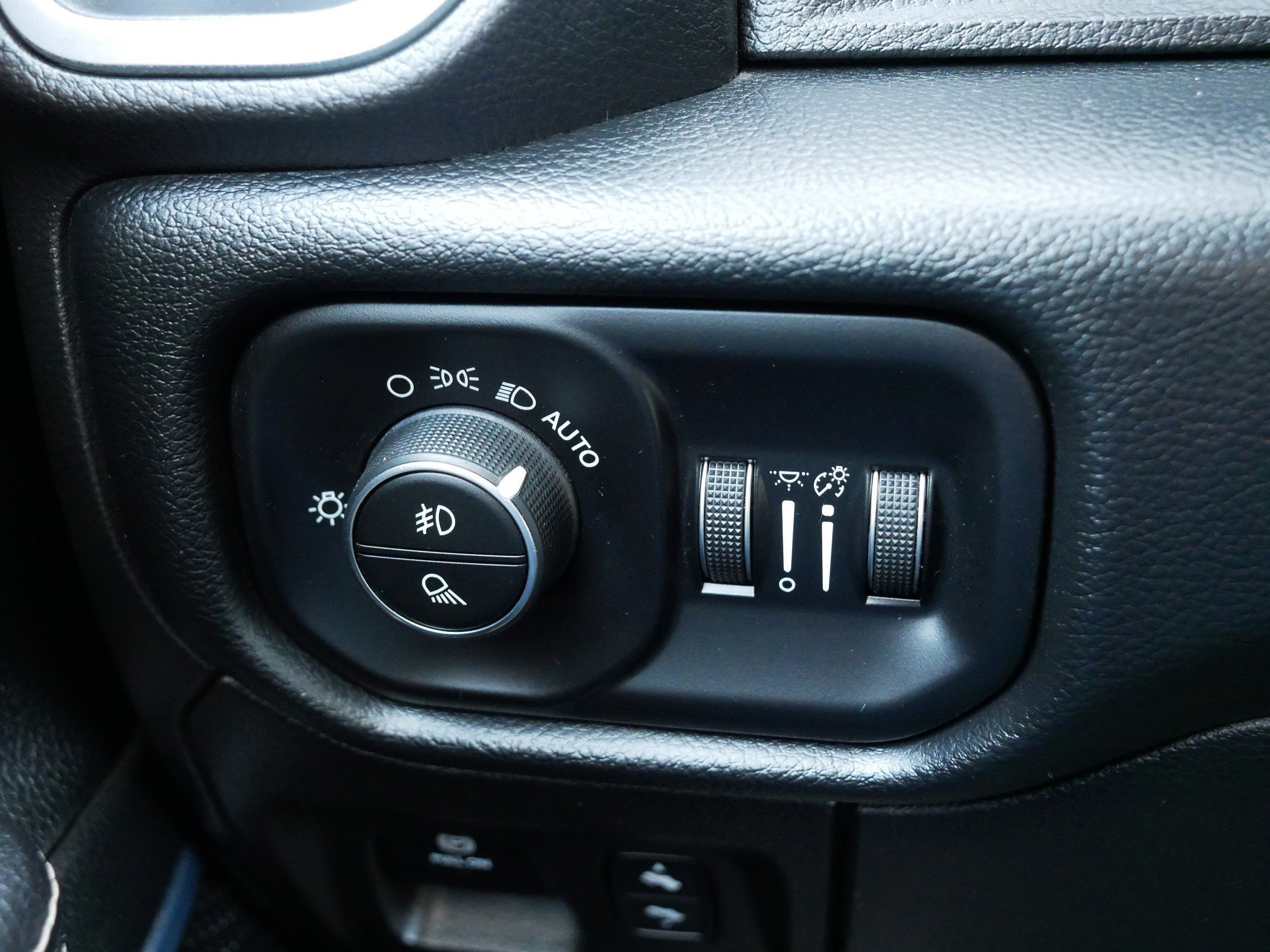 Used 2019 RAM 1500 Laramie image 26