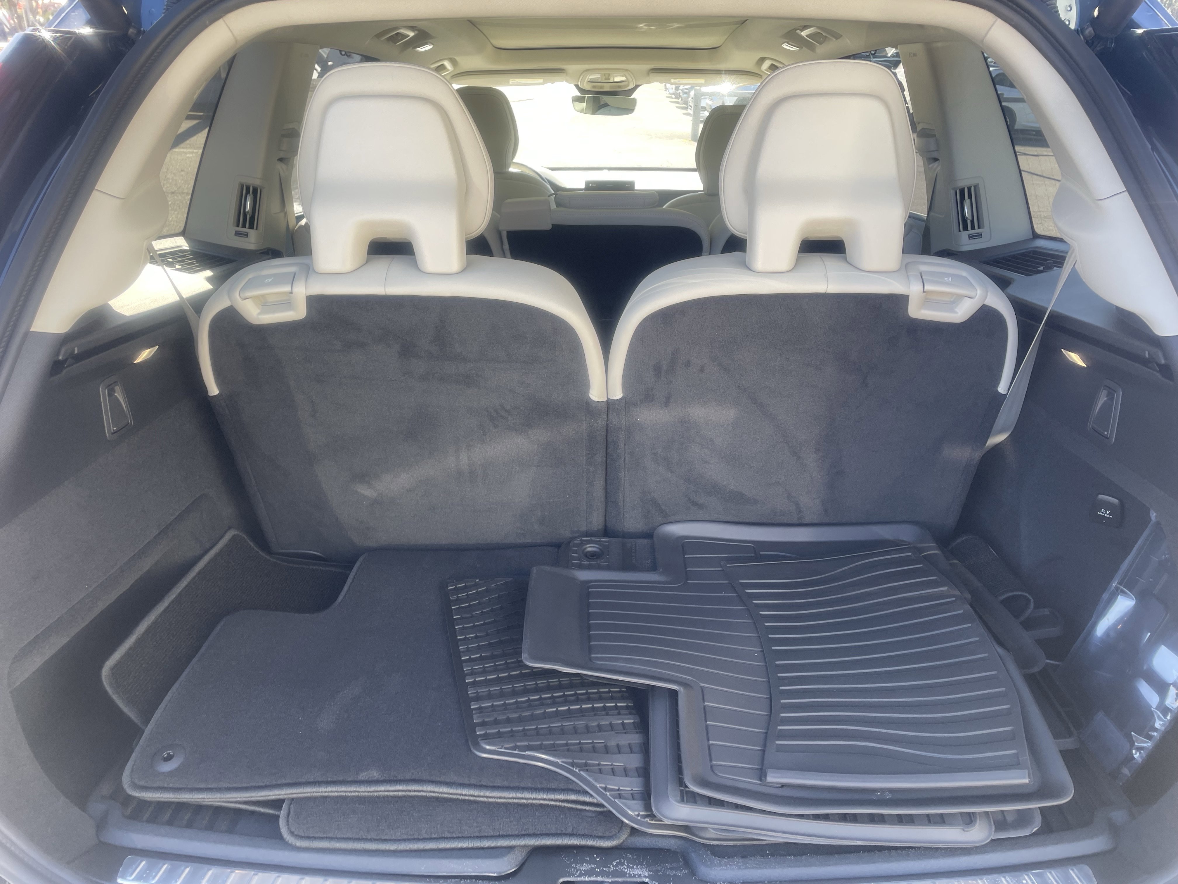 New 2026 Volvo XC90 B6 Ultra w/ Protection Package image 9