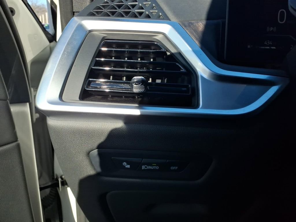 Used 2024 BMW X5 xDrive40i w/ Premium Package image 18