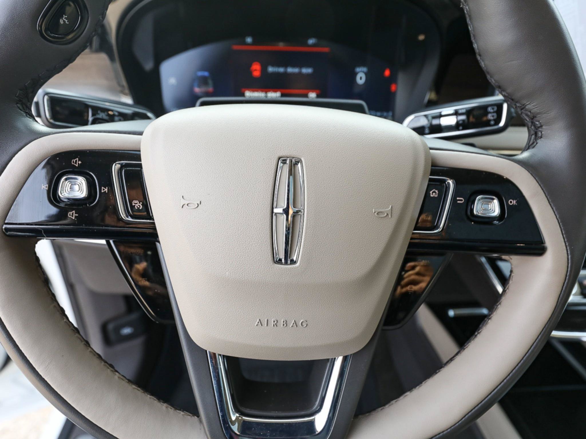 Used 2023 Lincoln Corsair Reserve w/ Equipment Group 202A AWD/4WD image 15