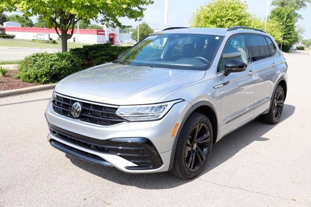 Used 2024 Volkswagen Tiguan SE R-Line w/ MDO Package, Two-Row AWD/4WD image 11