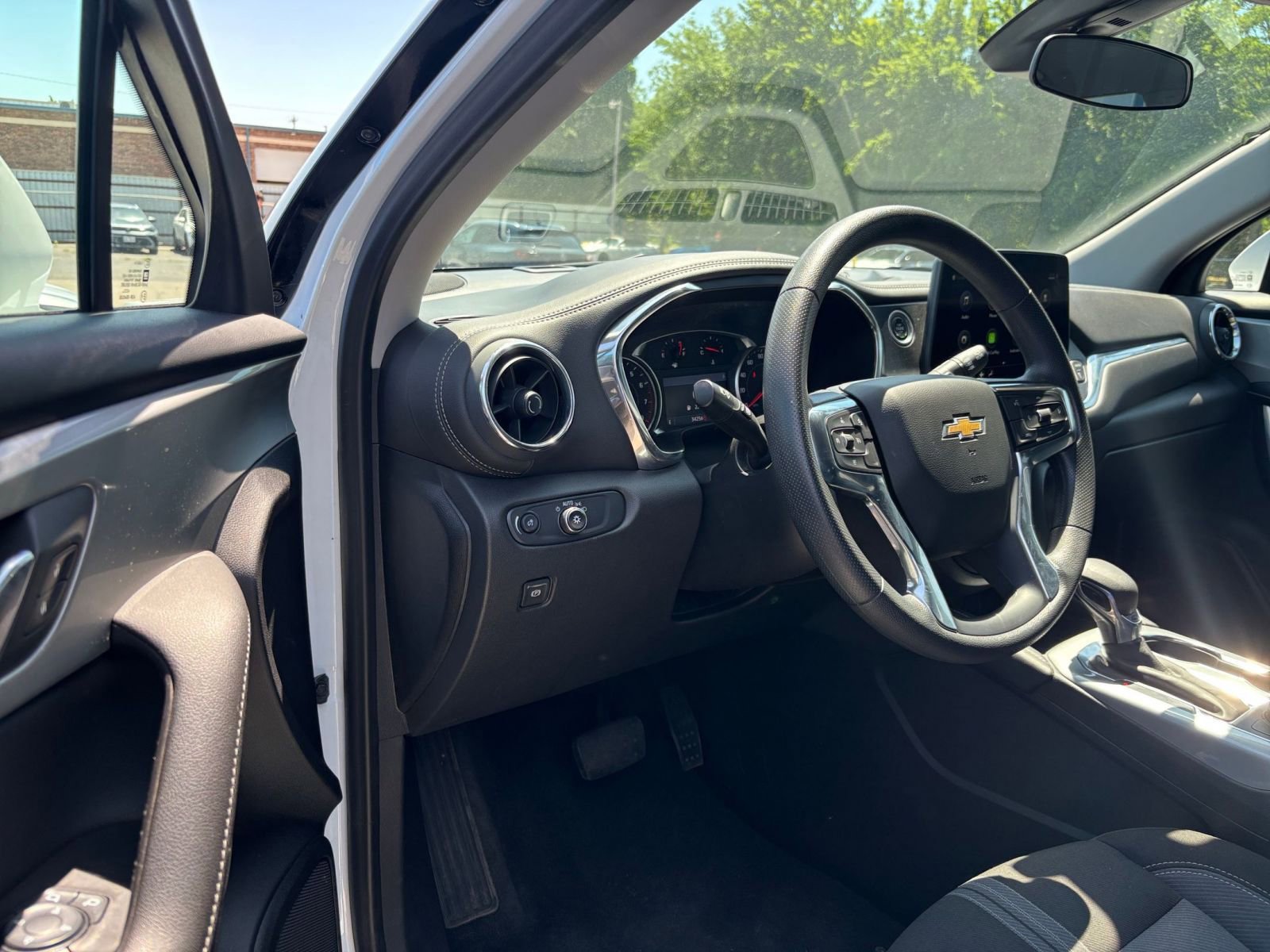 Used 2025 Chevrolet Blazer LT FWD image 35
