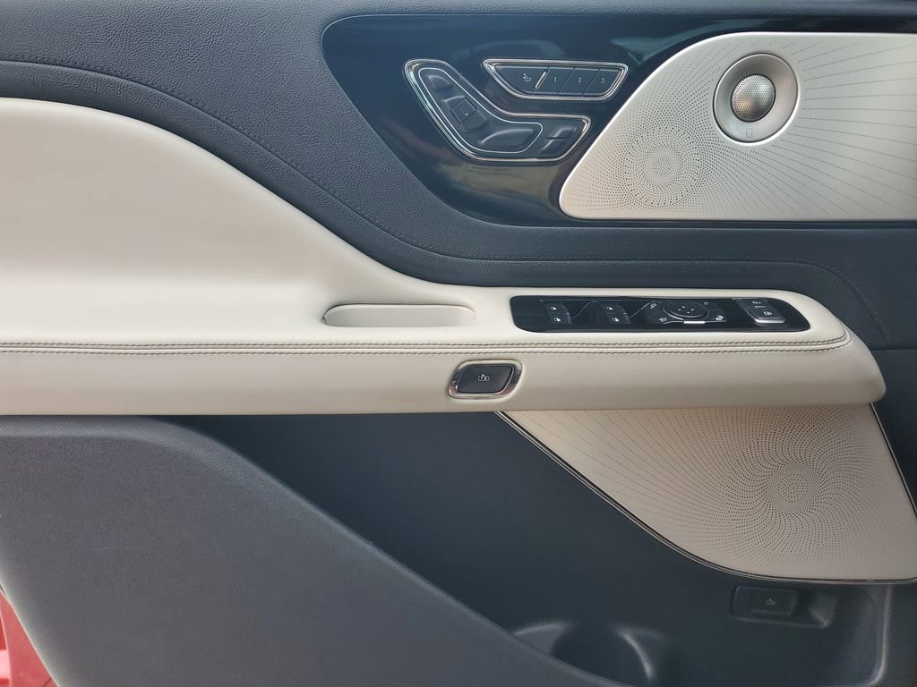 Used 2025 Lincoln Aviator Reserve w/ Luxury Package image 19