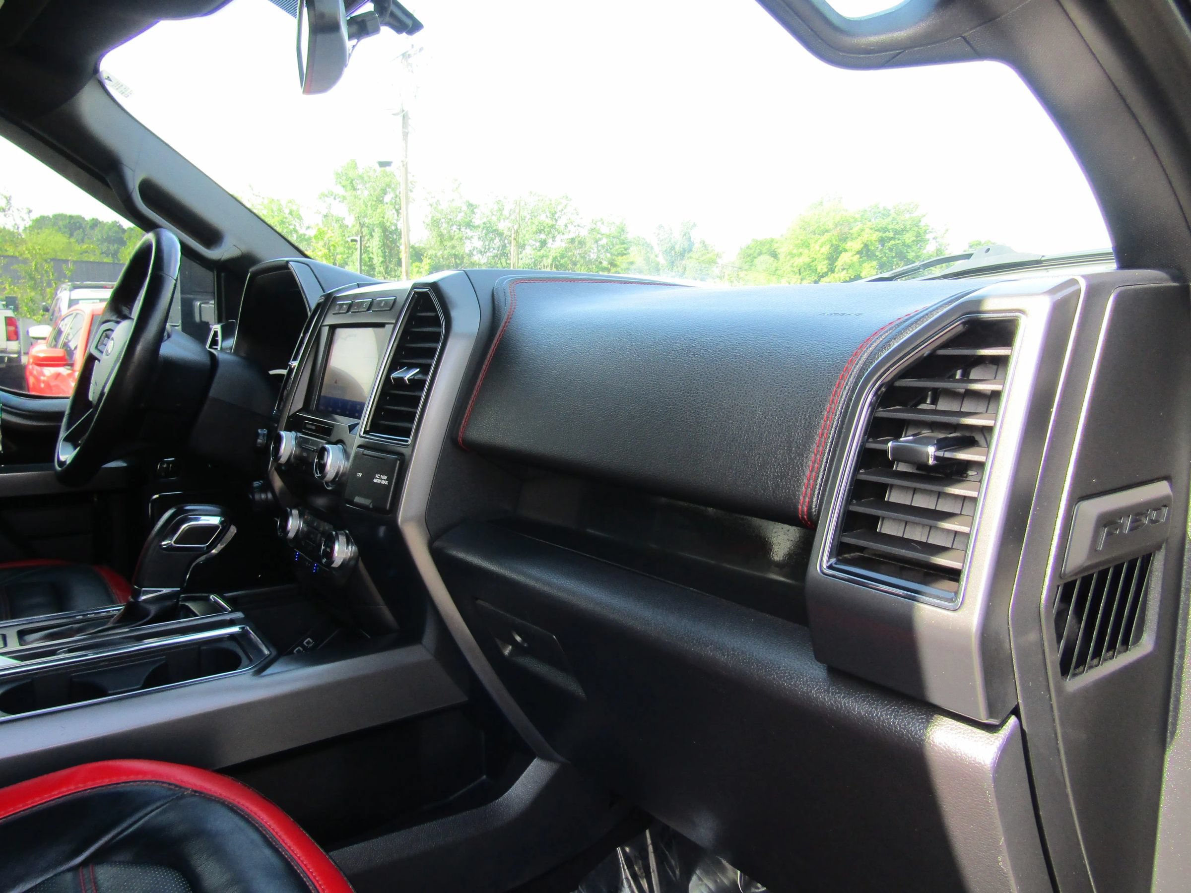 Used 2019 Ford F150 Lariat w/ Equipment Group 502A Luxury AWD/4WD image 14