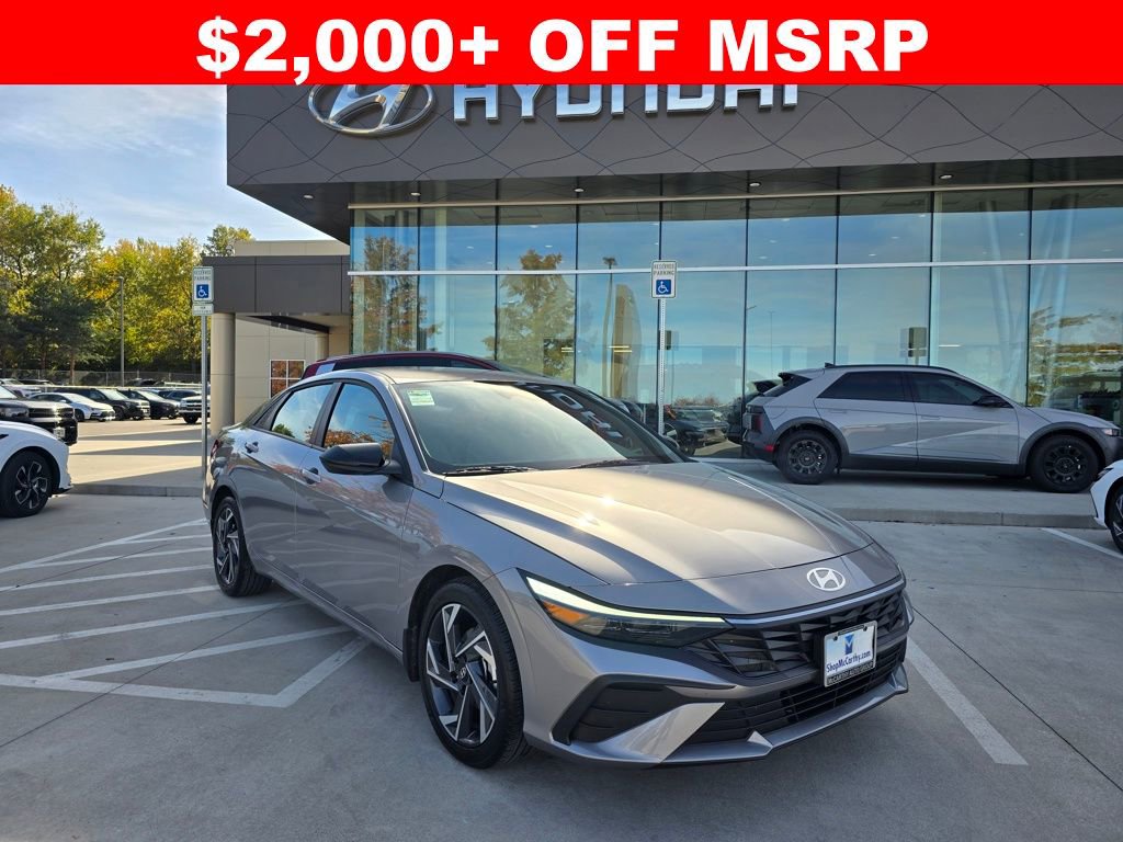 Used 2025 Hyundai Elantra Sport image 1