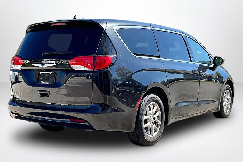 Used 2024 Chrysler Voyager LX FWD image 5