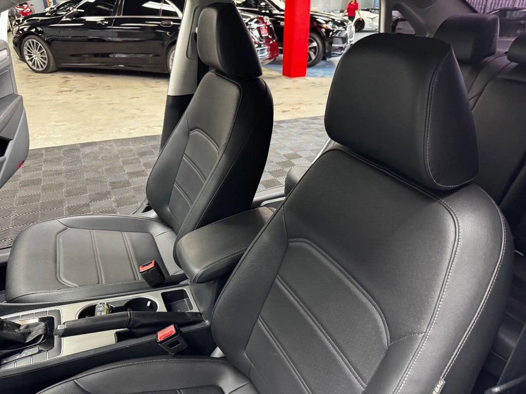 Used 2021 Volkswagen Passat 2.0T SE image 34