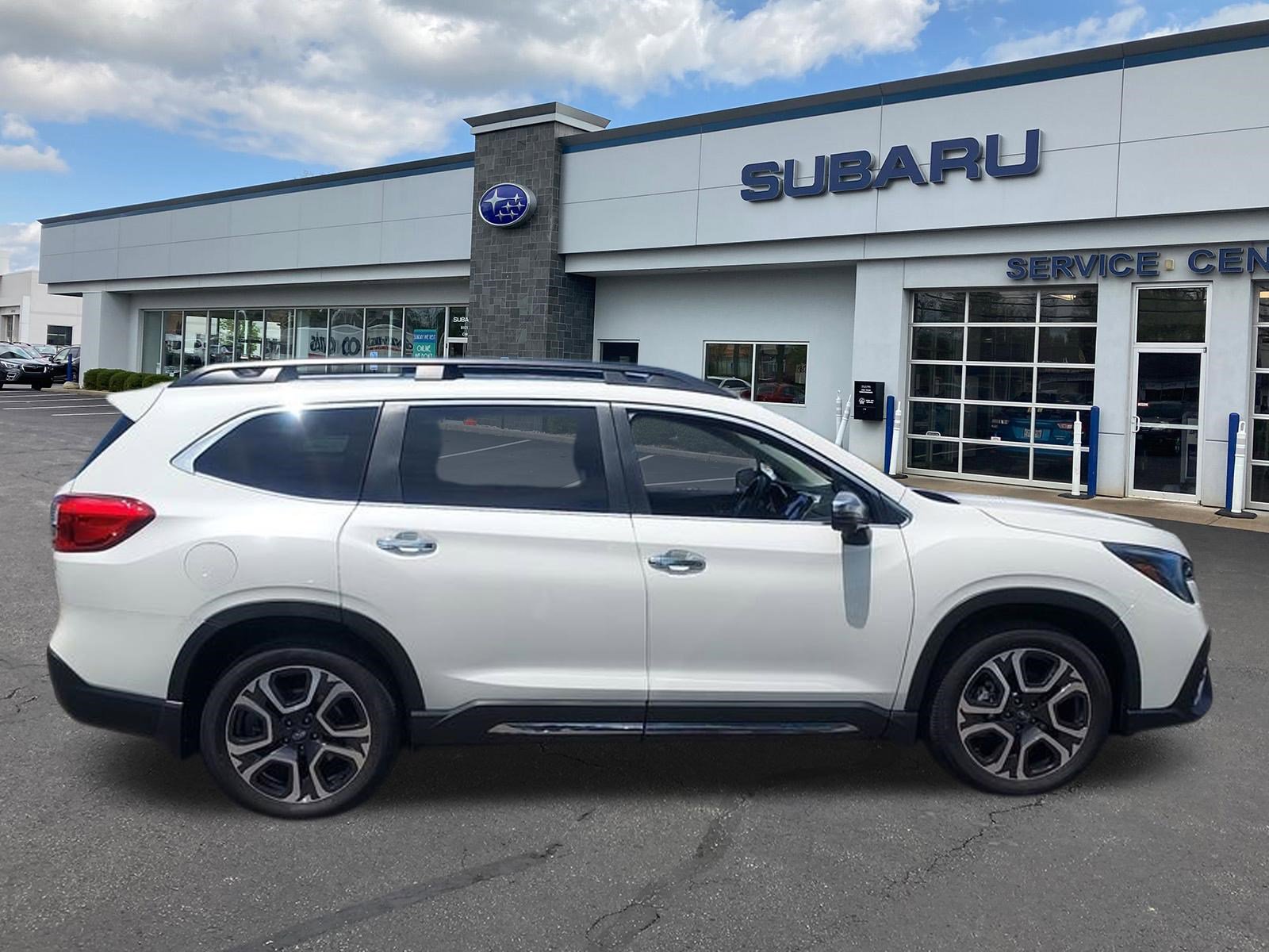 Used 2023 Subaru Ascent Touring AWD/4WD image 8
