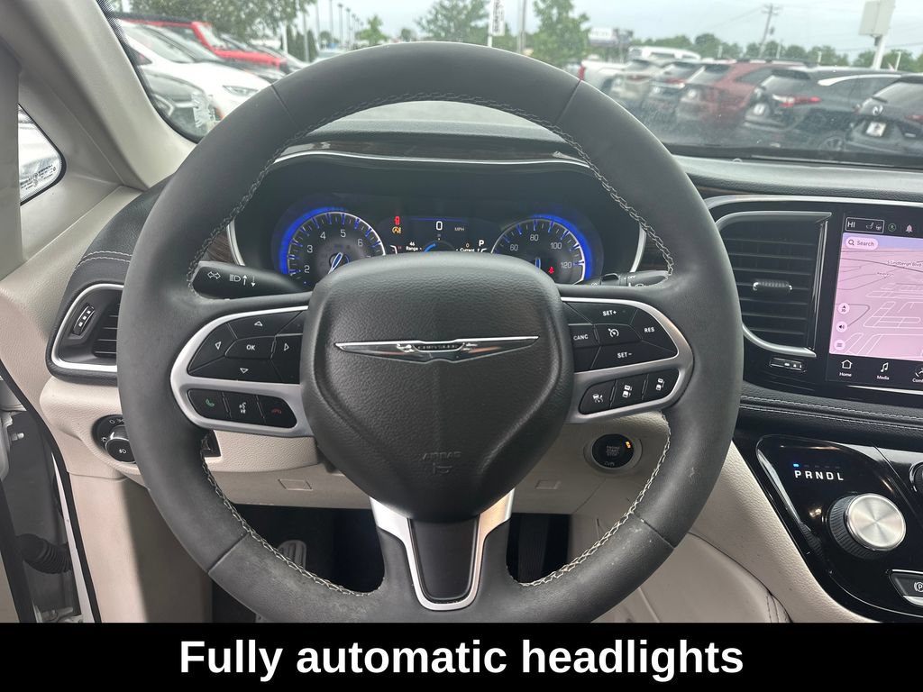 Used 2022 Chrysler Pacifica Limited AWD/4WD image 18