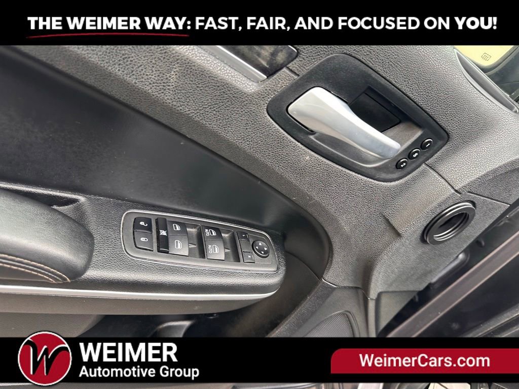 Used 2023 Chrysler 300 Touring L w/ Popular Equipment Group AWD/4WD image 9
