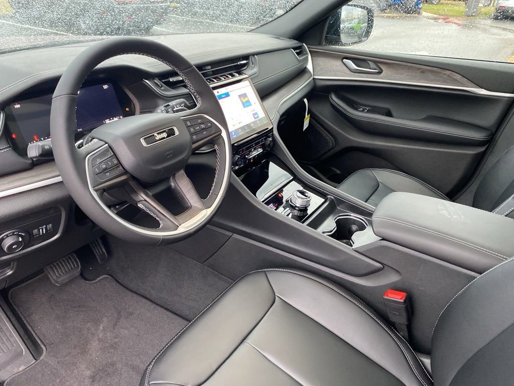 New 2025 Jeep Grand Cherokee L Limited w/ Black Appearance Package image 27