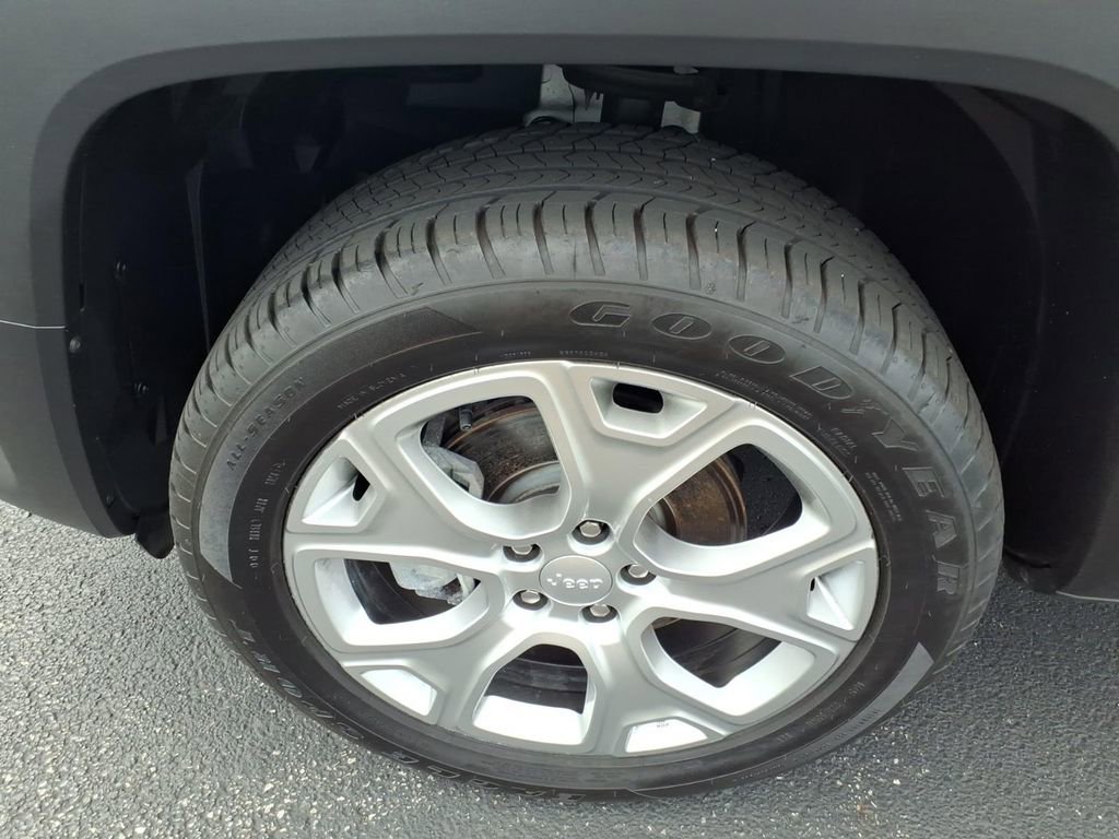 Used 2022 Jeep Renegade Limited AWD/4WD image 30