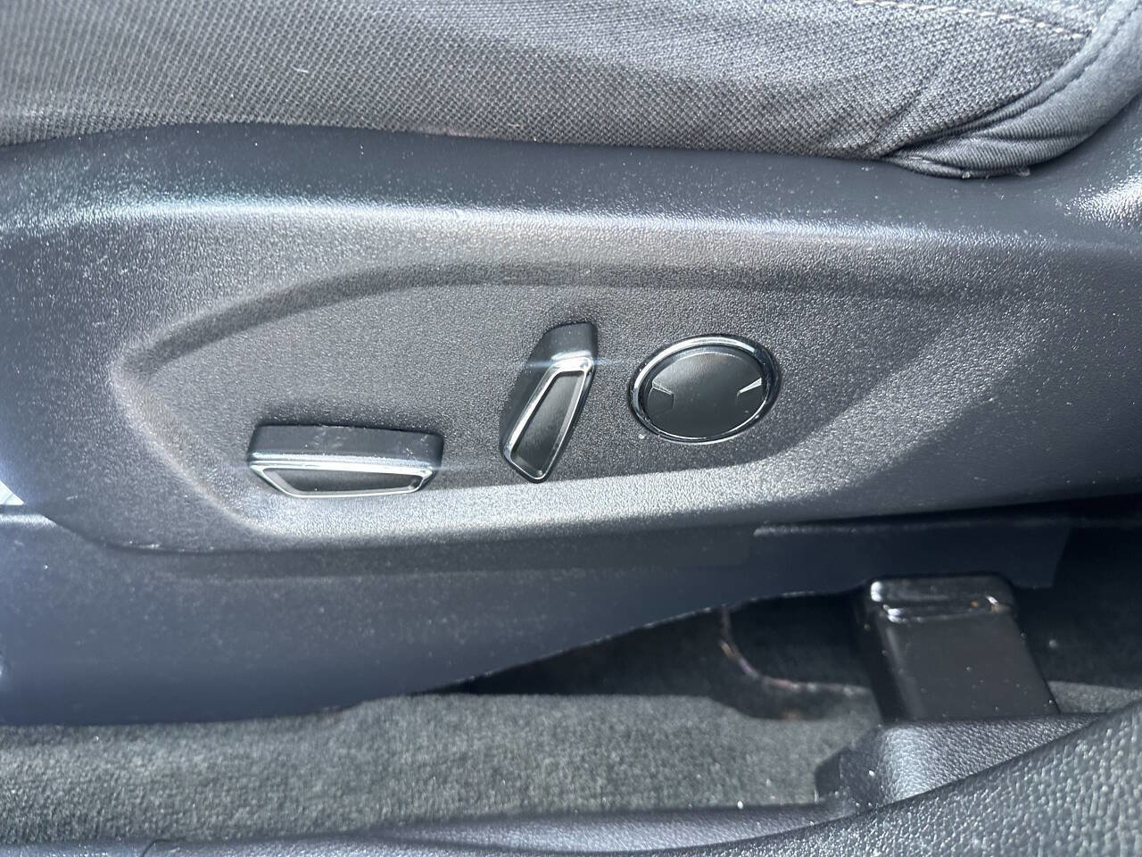 Used 2016 Ford Explorer XLT image 10