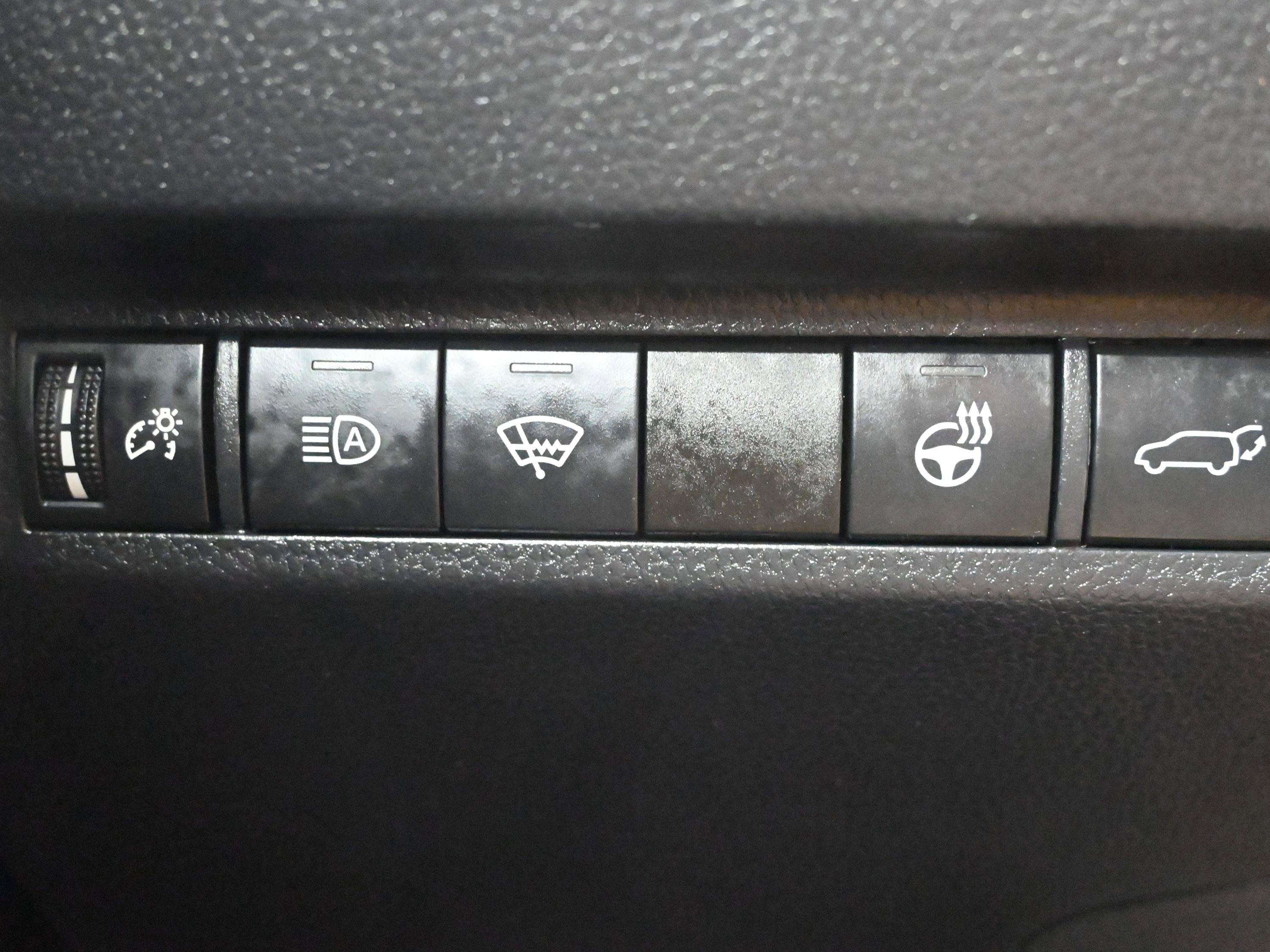 Used 2019 Toyota RAV4 XLE Premium image 12