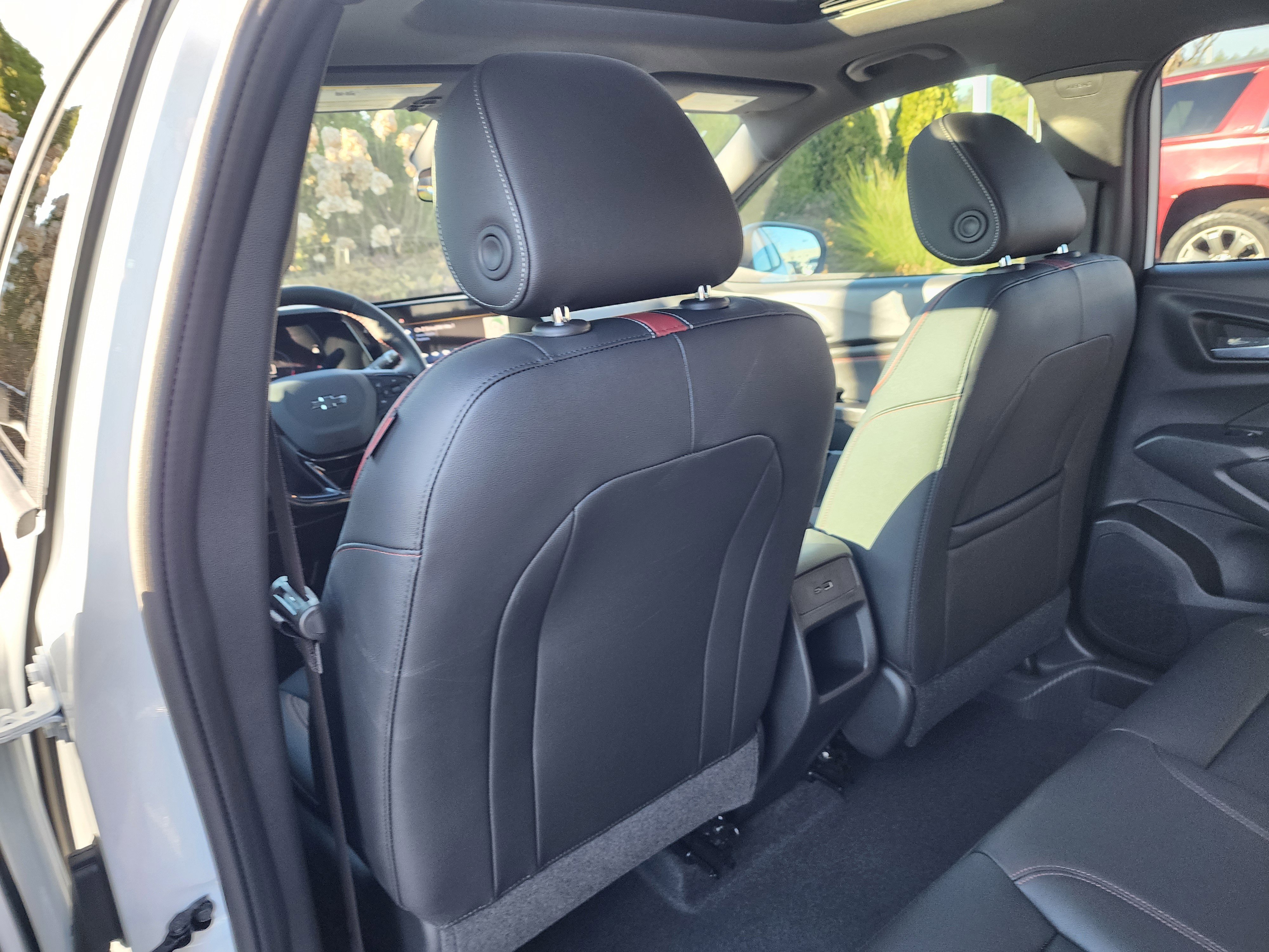 New 2026 Chevrolet Trax RS w/ Sunroof Package image 15