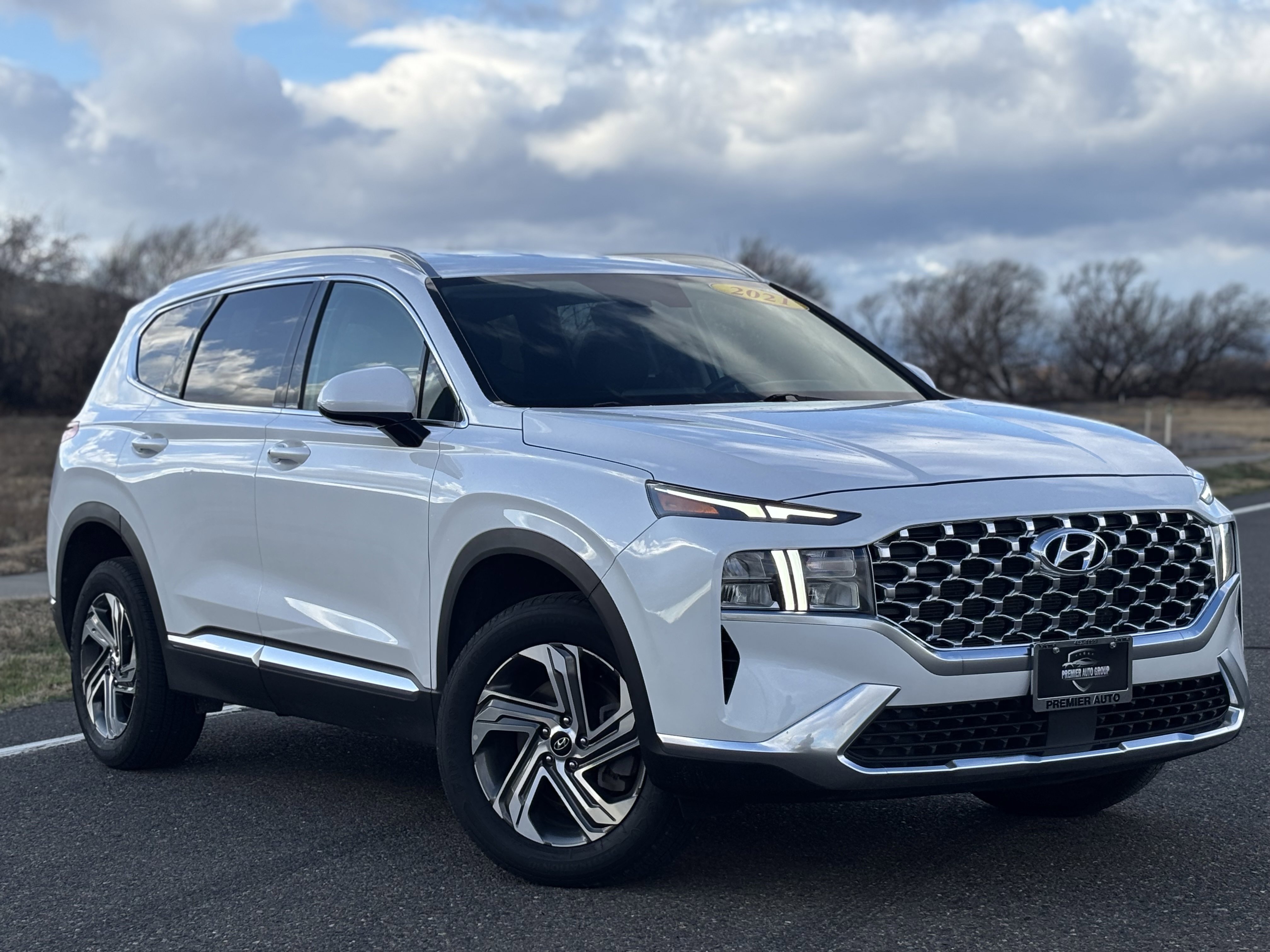 Used 2021 Hyundai Santa Fe SEL image 3
