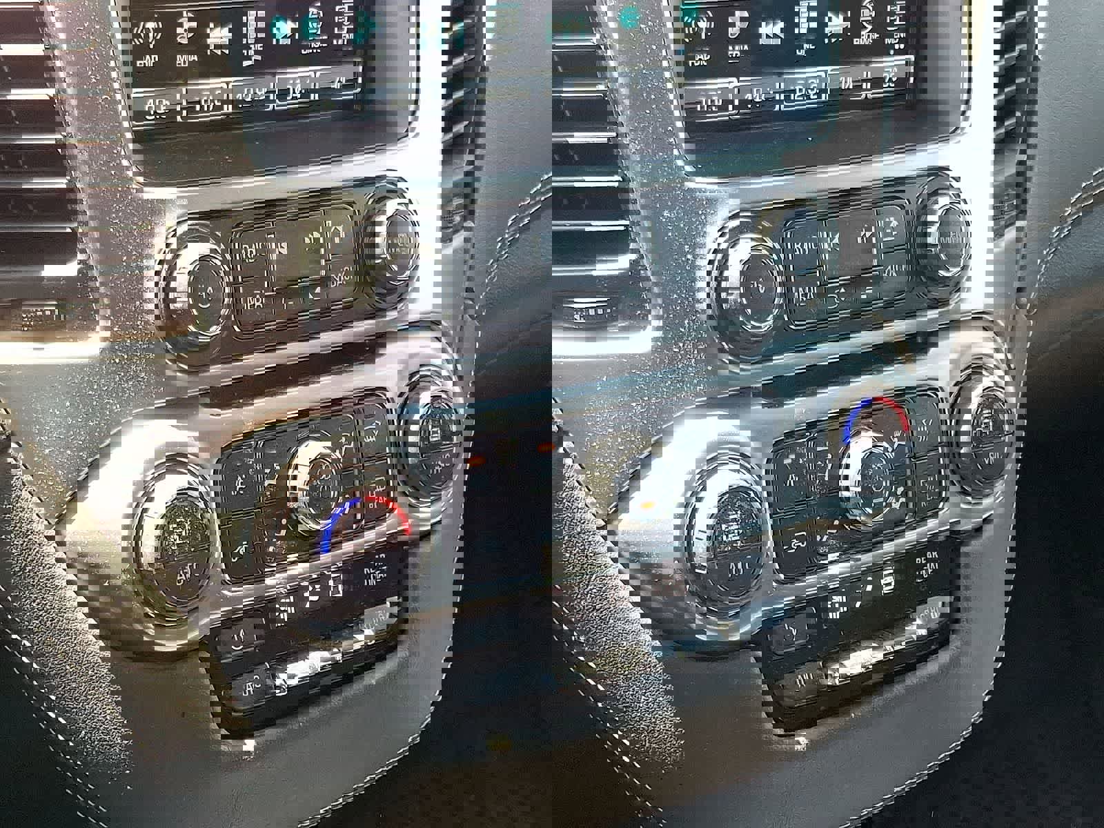 Used 2020 Chevrolet Suburban LS AWD/4WD image 22